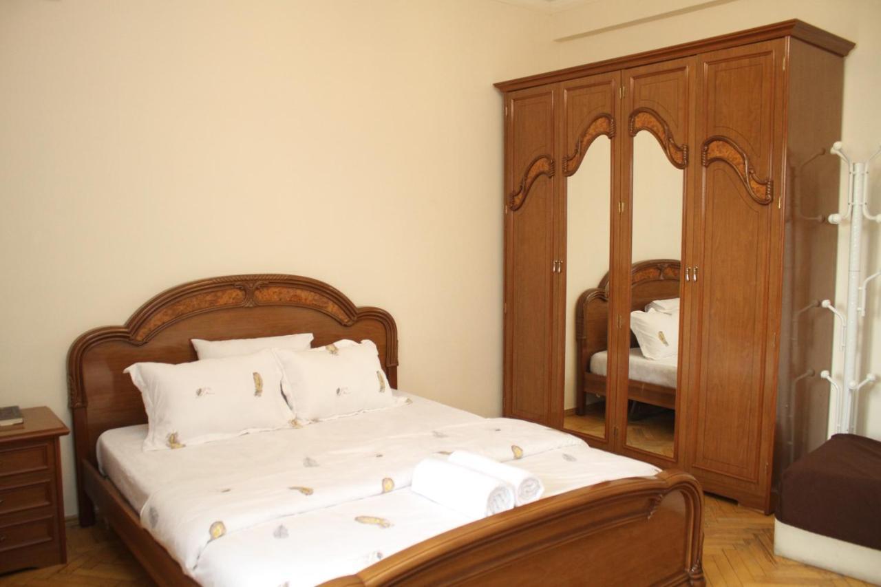 Happy Camper Hostel Yerevan Exterior photo
