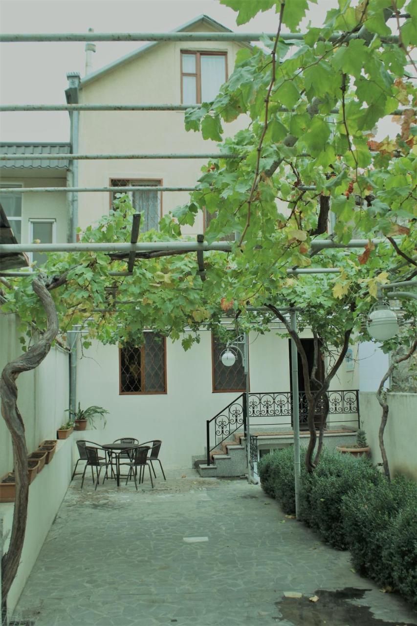 Happy Camper Hostel Yerevan Exterior photo
